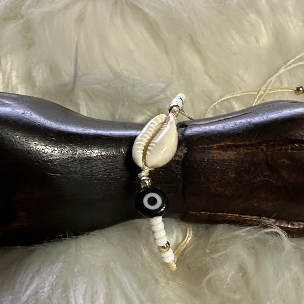 Shell/Bead and evil eye resin bracelet